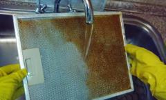 Cómo limpiar rápidamente la rejilla de una campana extractora de grasa en casa
