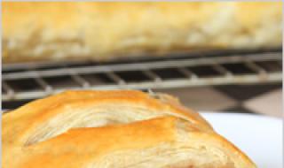 How to make strudel with apples: recipe from puff pastry, classic and from lavash