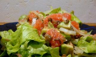 Salad dengan champignon goreng: pilihan resep