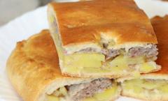 Pie with potatoes and meat in the oven