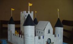 How to make a castle from colored cardboard