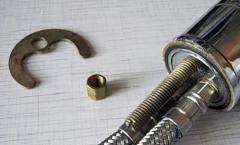 Memasang faucet di wastafel: persiapan untuk pemasangan dan prosedur penyambungan
